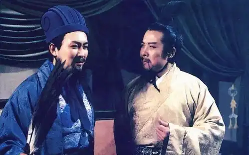 曹操东征刘备,袁绍为何不趁机攻打许昌学者袁绍不傻
