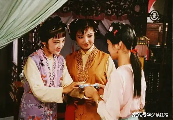 红楼梦芳官等戏子与赵姨娘撕扯,探春为何没有惩罚她们