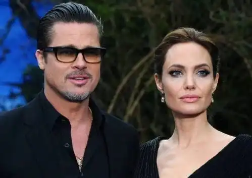 57岁布拉德皮特又传有新欢,奥斯卡后台和36岁女星放闪