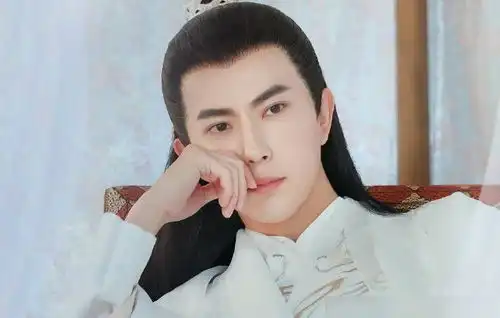 于朦胧新剧明月曾照江东寒,搭档邢菲,自恋腹黑气场全开