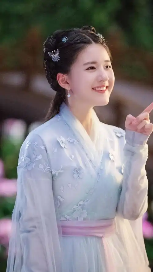 圆脸女神赵思露,竟然也有双下巴,3组瘦脸瑜伽,肉肉脸变瓜子脸