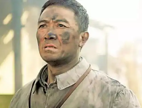 同是李云龙的警卫员,一个早已成影帝,另一个却还在摸爬滚打
