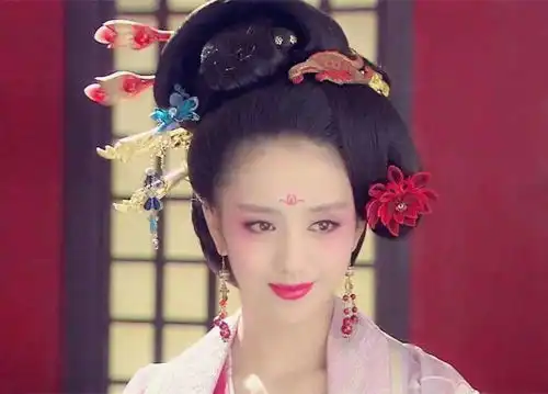 古装完胜现代装的女星,刘亦菲秒变神仙姐姐,佟丽娅惊艳了童年
