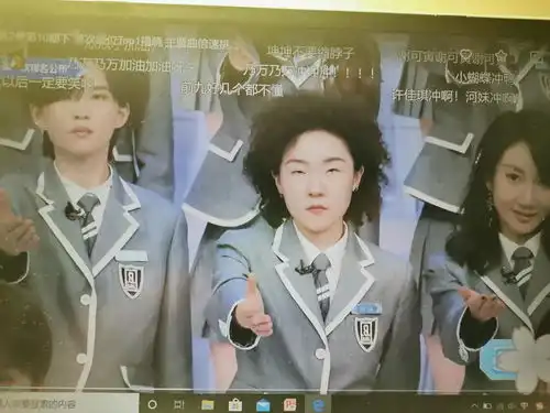 震惊吴京这是让青春制作人给他投票吧