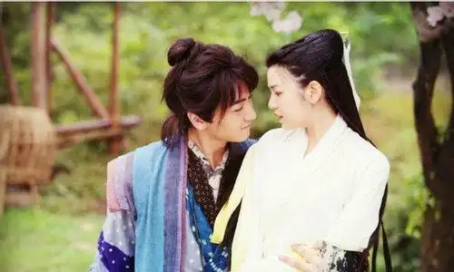 陈妍希婚姻濒临破碎流言之中大秀恩爱,37岁粉嫩无瑕
