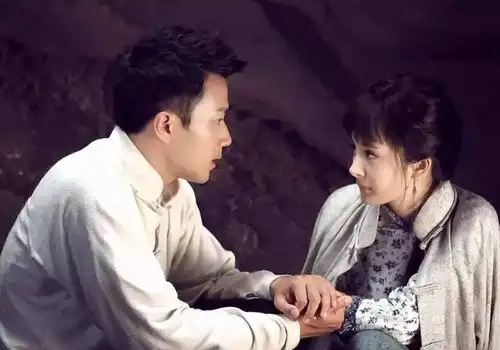 杨幂女儿罕见照曝光,简直杨幂的童年版,难怪刘恺威一直不公开
