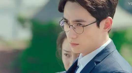 朱一龙遭摸一脸嫌弃还发布声明真是人红事多的年代