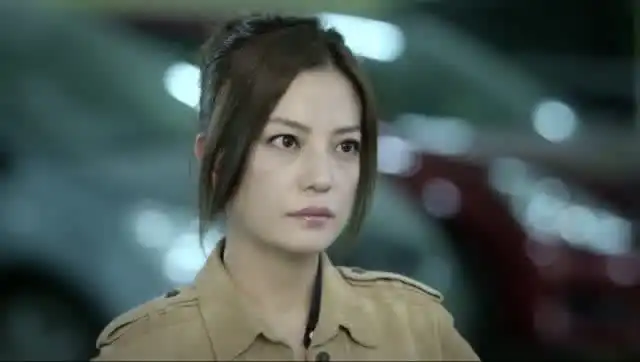 虎妈猫爸蓝盈莹成了领导面前红人,赵薇发现有人在车轮下放钉子
