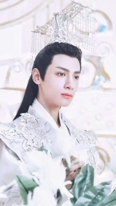 长月烬明开播,罗云熙瘦的皮包骨头,抱歉润玉滤镜也没用了
