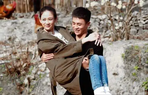 杜淳公开晒老婆,女方是开花店的素人腹部隆起的她要揭神秘面纱
