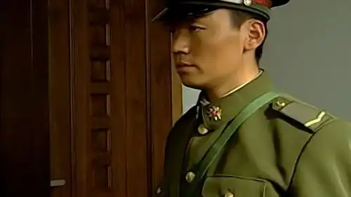 士兵突击许三多被团长召见,见了团长吓的话都说不好了,团长有那么可怕么
