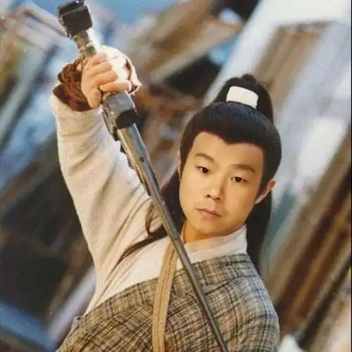 岳云鹏晒童年全家福求帮忙,网友表示无能为力,好伤心