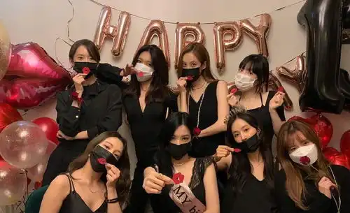 少时13周年八人合体,现在仍然是少女时代
