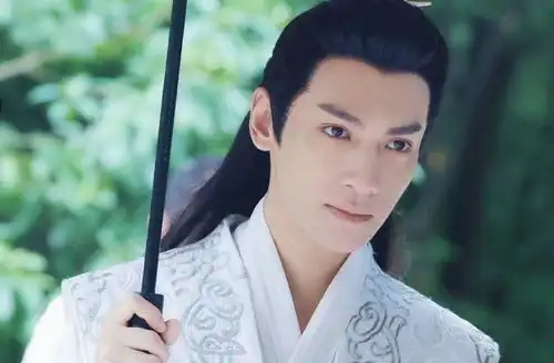 喜欢罗云熙,是因为他的人格魅力而决定入坑的,与他帅不帅无关