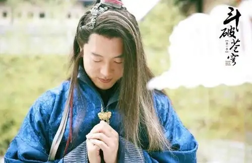 林允的学历,李沁的学历,辛芷蕾的学历,三个女主角学历相差很大
