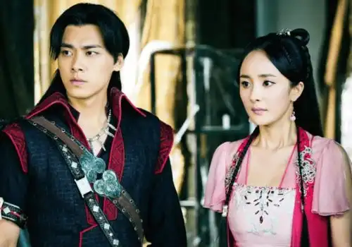 时隔五年,李易峰再度出演古偶剧,女主被质疑咖位低播报文章
