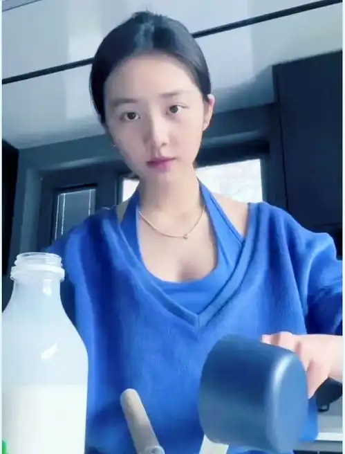 黄多多执导的舞台剧演出成功