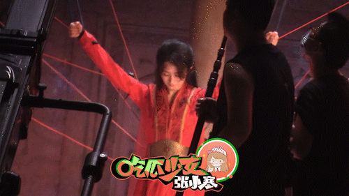 组图赵丽颖与凤行红衣造型战损妆梦回花千骨