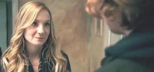 流浪猫鲍勃因为在街头救了一只猫,流浪汉走上了人生巅峰