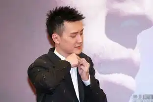 冯绍峰颈部现吻痕被发现后连忙遮挡显尴尬