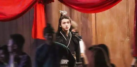 宋亚轩曝光古装造型,如画中翩翩公子,你期待宋亚轩演古装剧吗
