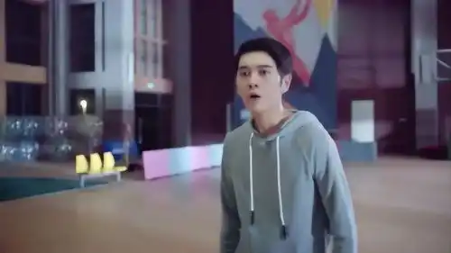 惹上冷殿下殿下喝醉酒比赛打篮球,居然百发百中,南锡看傻了
