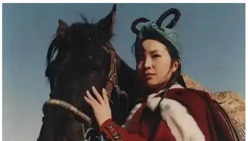 80年代功夫女星今昔照个个貌美如花身手好最后一位扮男装真好看
