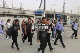 古惑仔兄弟内地开唱同机抵沪郑伊健人气旺
