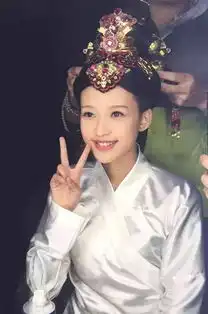 她被指撞脸李沁,却自称更像刘晓庆,90后初出茅庐前途无量
