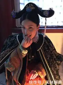 如懿传幕后照胡可辛芷蕾嗑瓜子,而她们主仆竟在嘟嘴亲亲