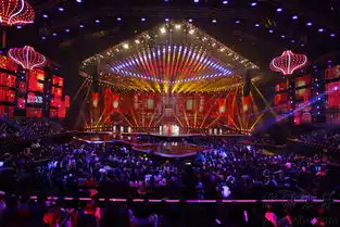 柳岩亮相江苏元宵晚会李湘扮老板娘显富态