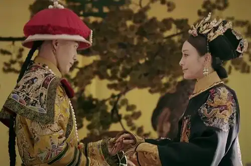 他是黄奕的前男友,演技好不炒作,为帮邱启明被判刑,如今成配角
