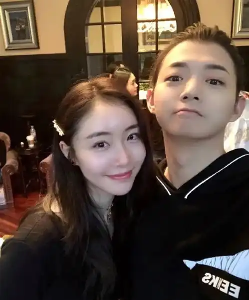 霍尊发文内容和陈露大相径庭,称母亲住院朋友欲轻生,陈露再度回应