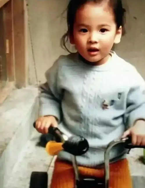 什么叫美人胚子,看看宋慧乔的童年照就知道了从小美到大