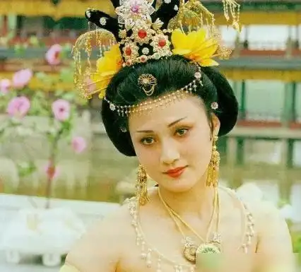 80年代第一美女,因长相漂亮遭人算计,被丈夫用632封情书追到手