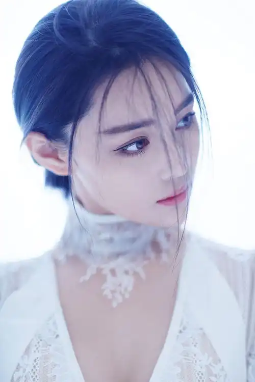 韩国女教师将透视装的性感演绎的超越张馨予柳岩刘亦菲
