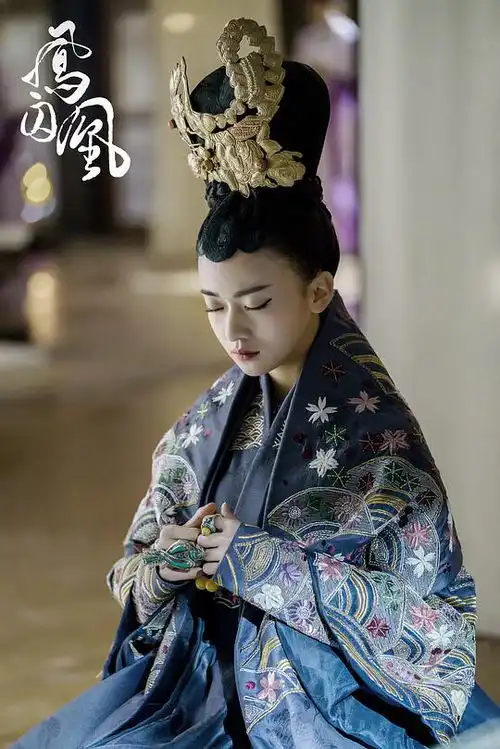 其实我觉得魏璎珞吴谨言最好看的剧照是凤囚凰小太后
