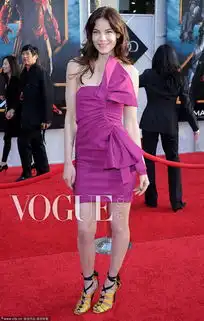 钢铁侠2首映帕特洛与斯嘉丽白衫pk
