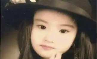 明星罕见童年照10认出范冰冰,50认出鹿晗,图4太难了