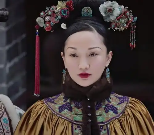 女星古装抗寒少不了披风,周迅惊艳霸气,郑爽却像尼姑