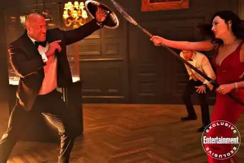 新剧照,神奇女侠大战黑亚当,绿灯侠在偷窥