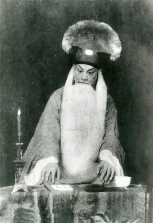 周信芳和裘丽琳结缘京剧舞台,为爱毅然私奔,却未能见最后一面
