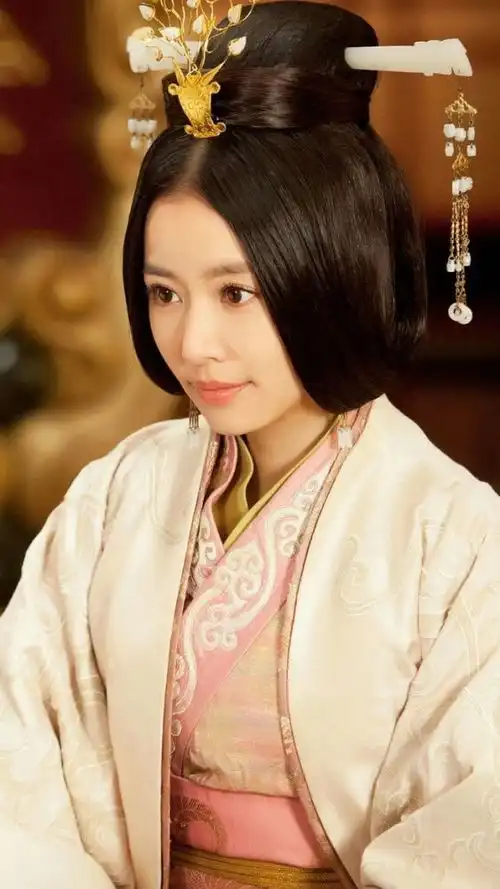 嫁给大十岁的男人,婚后从原配变小妾,但她却成了笑到最后的女人
