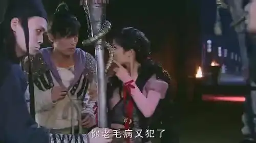 仙剑奇侠传3杨幂带着隐身的胡歌闯地狱,差点被斗鸡眼的鬼差看穿了
