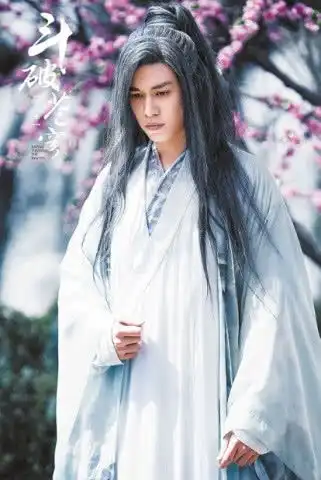 被称黑道太子爷,向华强惹不起,王思聪不敢碰网友藏得深
