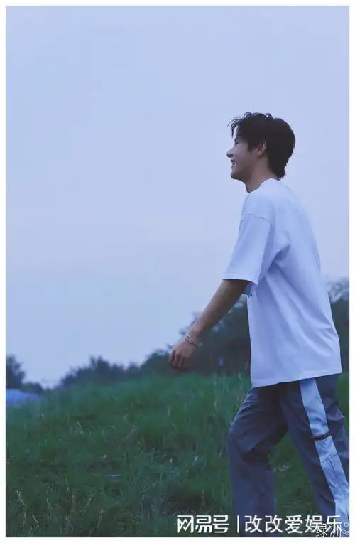 黄圣池95后运动型男,曾参演旋风少女浪花一朵朵等
