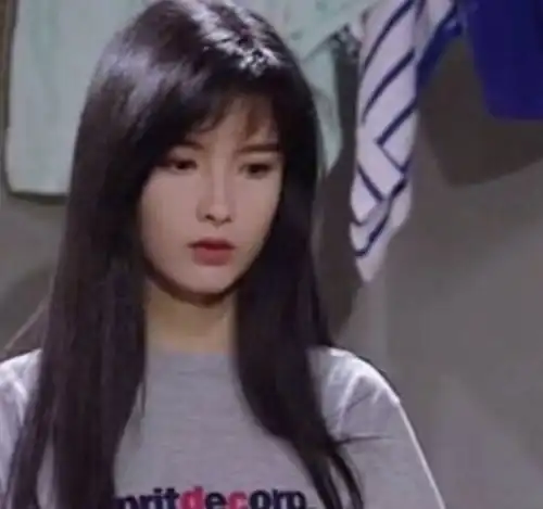 香港玉女掌门人为容貌不生子不晒太阳,今53岁让人认不出