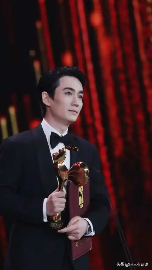 良好的家风有多重要来看看金鸡影帝朱一龙的一些童年片段
