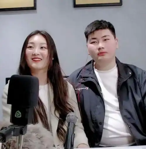 陈亚男妈妈去大衣哥家退彩礼时,大衣嫂为什么会哭是舍不得亚男吗