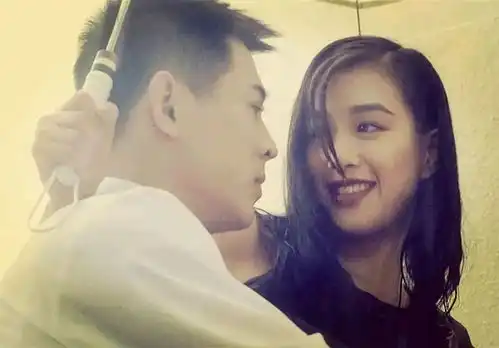 娇憨这个词非她莫属,青春靓丽好无敌兼具娇憨可人和热情性感,华人里很难找到第二个
